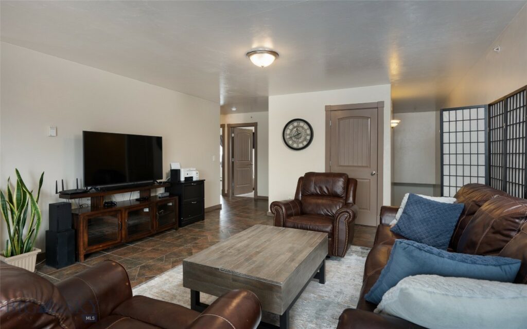 1132 Cruiser Lane, Belgrade MT 59714