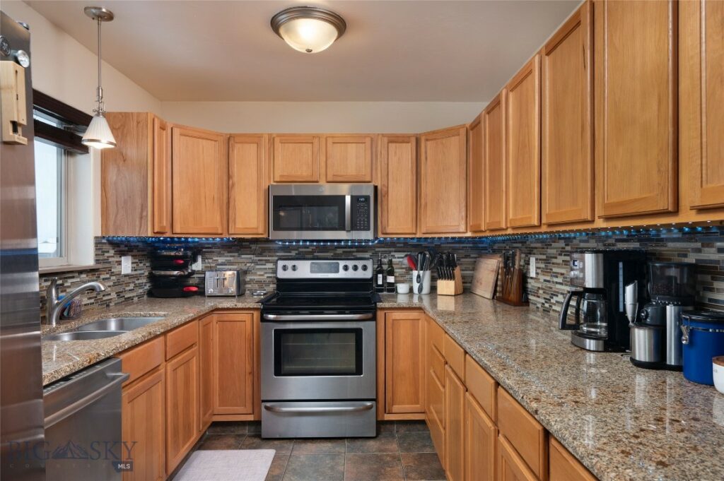 1132 Cruiser Lane, Belgrade MT 59714