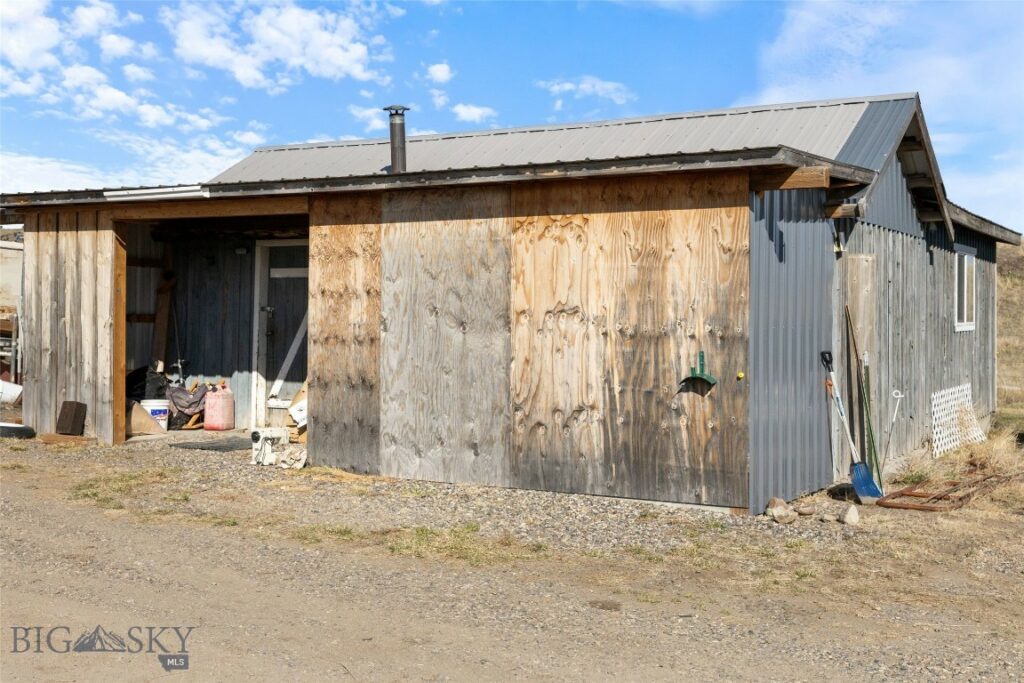 114 Willow Creek Road, Livingston MT 59047
