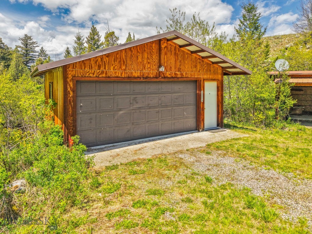 117 Deep Creek Road, Livingston MT 59047