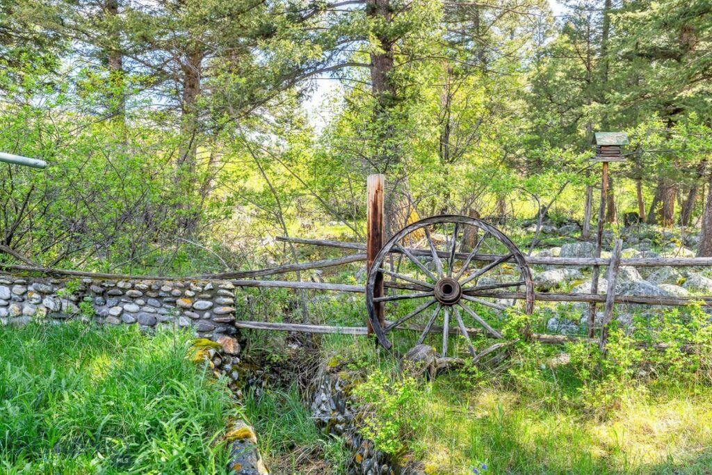 117 Deep Creek Road, Livingston MT 59047