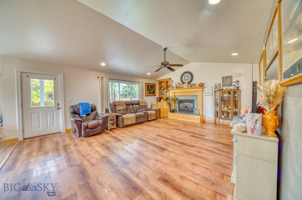 118 Clinton, Belgrade MT 59714