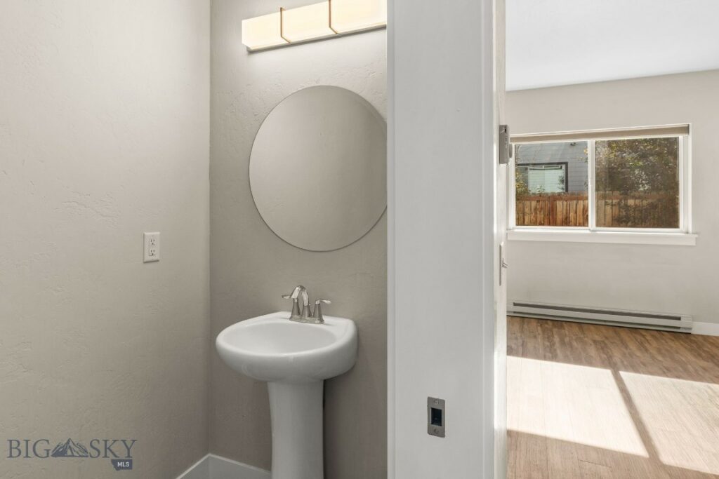 1200 Glider Lane, Belgrade MT 59714