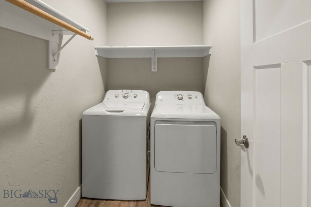 1200 Glider Lane, Belgrade MT 59714