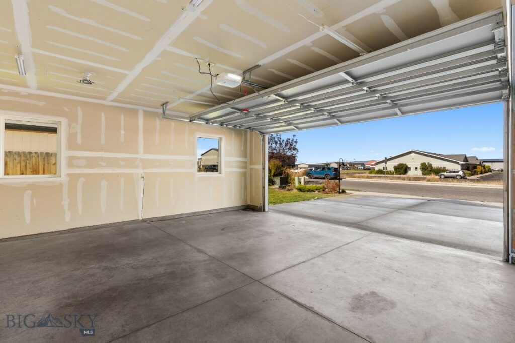 1200 Glider Lane, Belgrade MT 59714