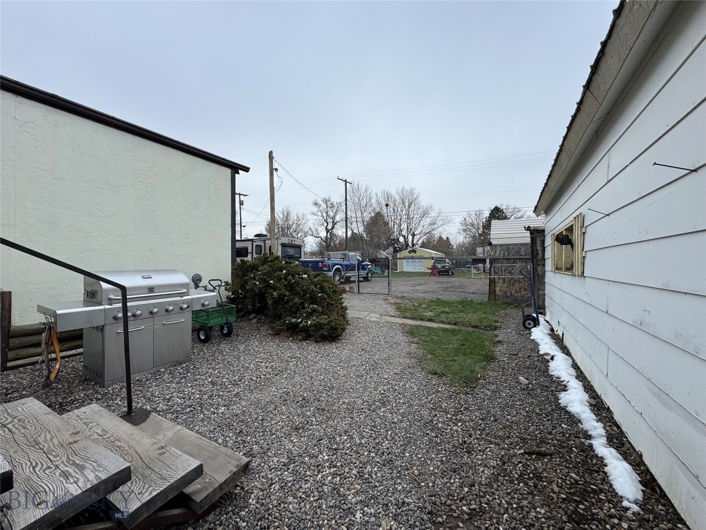 122 S P St., Livingston MT 59047