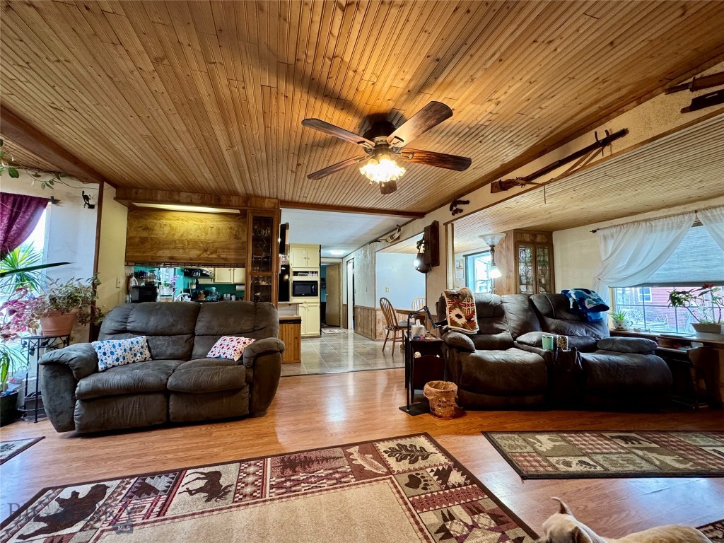 122 S P St., Livingston MT 59047
