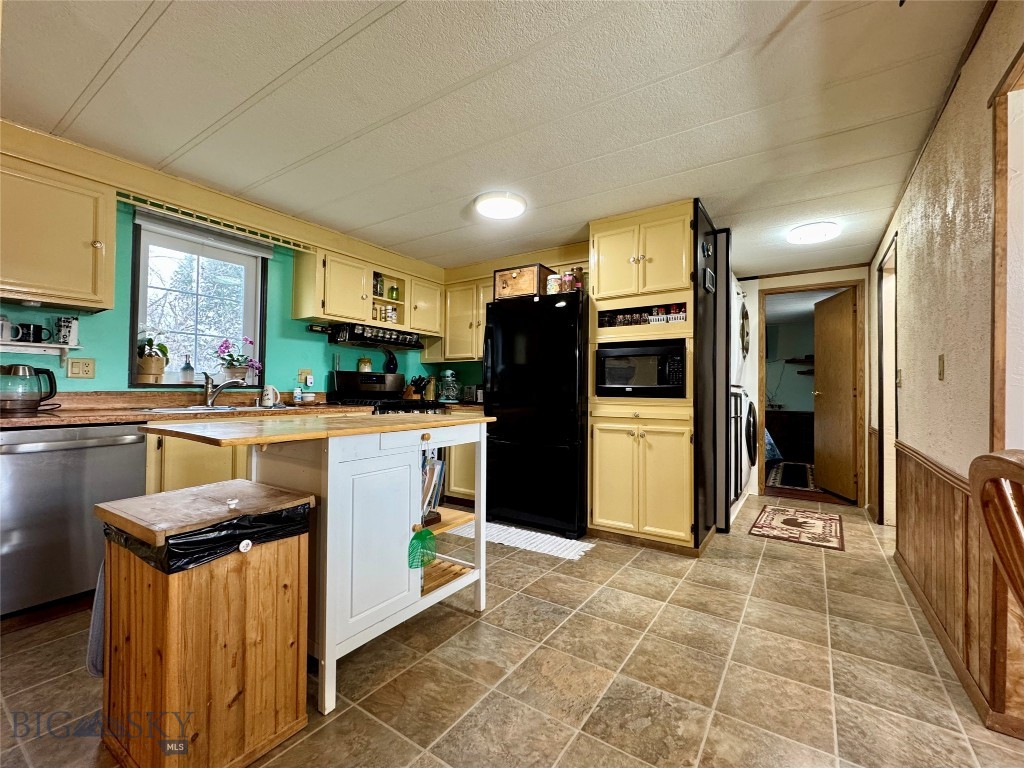 122 S P St., Livingston MT 59047