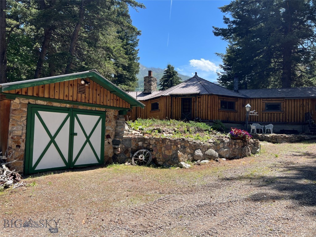 124 Deep Creek Road, Livingston MT 59047