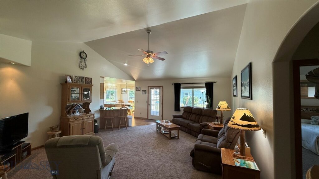 129 E Tobiano Trail, Belgrade MT 59714