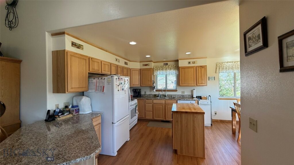 129 E Tobiano Trail, Belgrade MT 59714