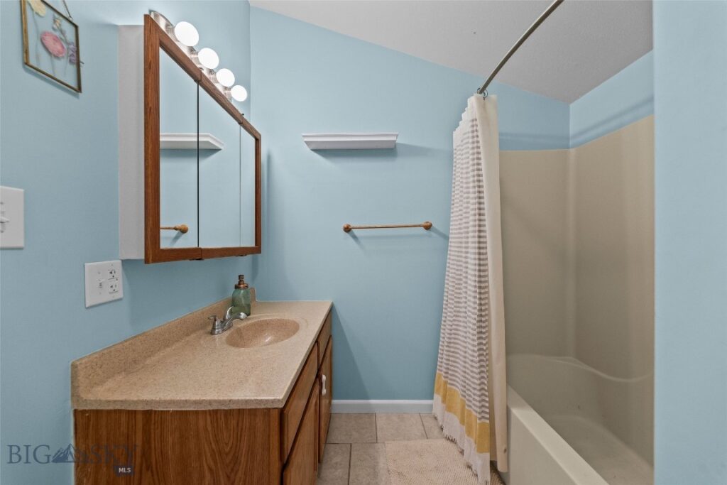 131 S M Street, Livingston MT 59047