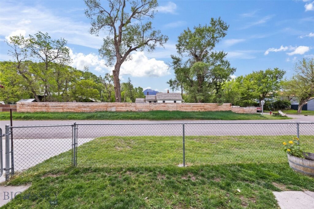 131 S M Street, Livingston MT 59047
