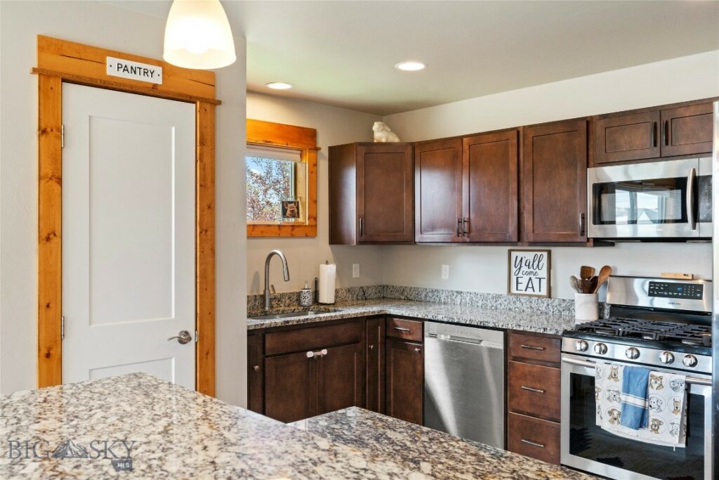 1310 Glider Lane, Belgrade MT 59714