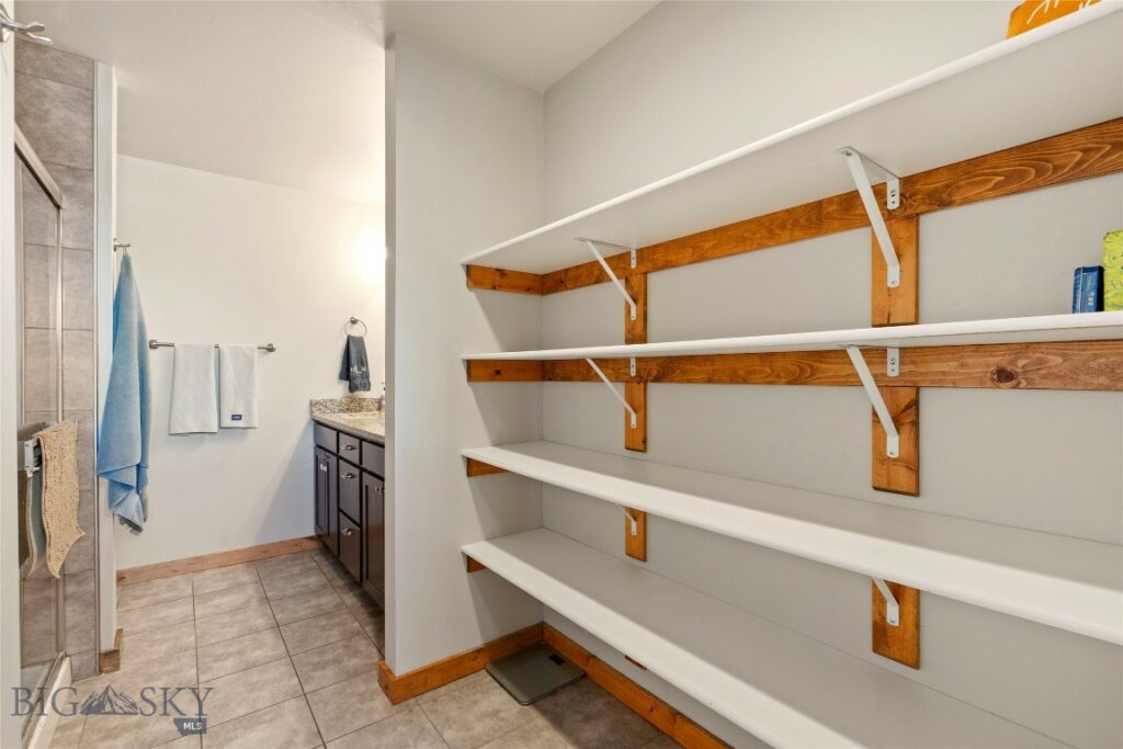 1310 Glider Lane, Belgrade MT 59714
