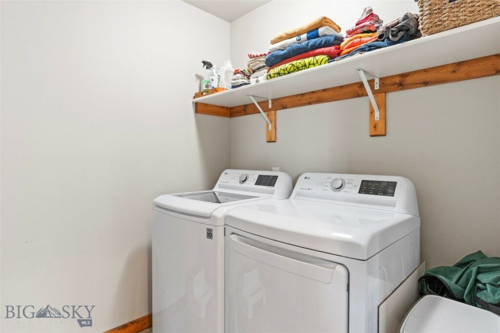 1310 Glider Lane, Belgrade MT 59714