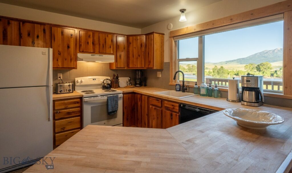 132 Old Clyde Park Road, Livingston MT 59047