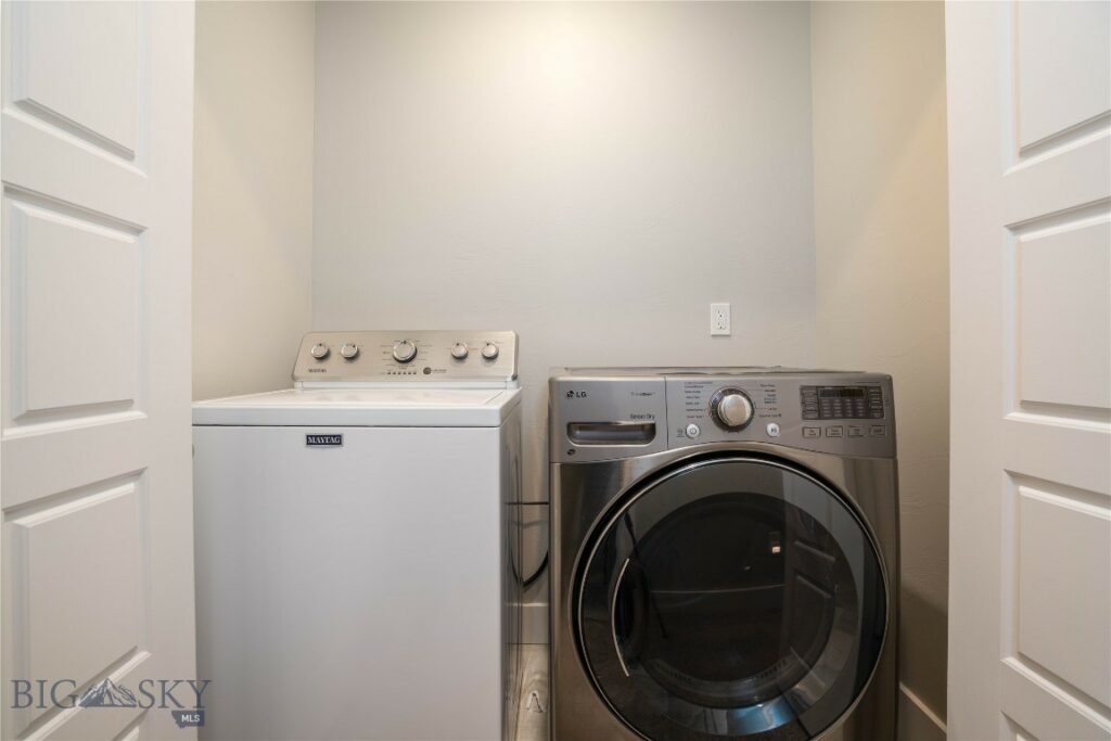 1403 Happy Lane, Belgrade MT 59714