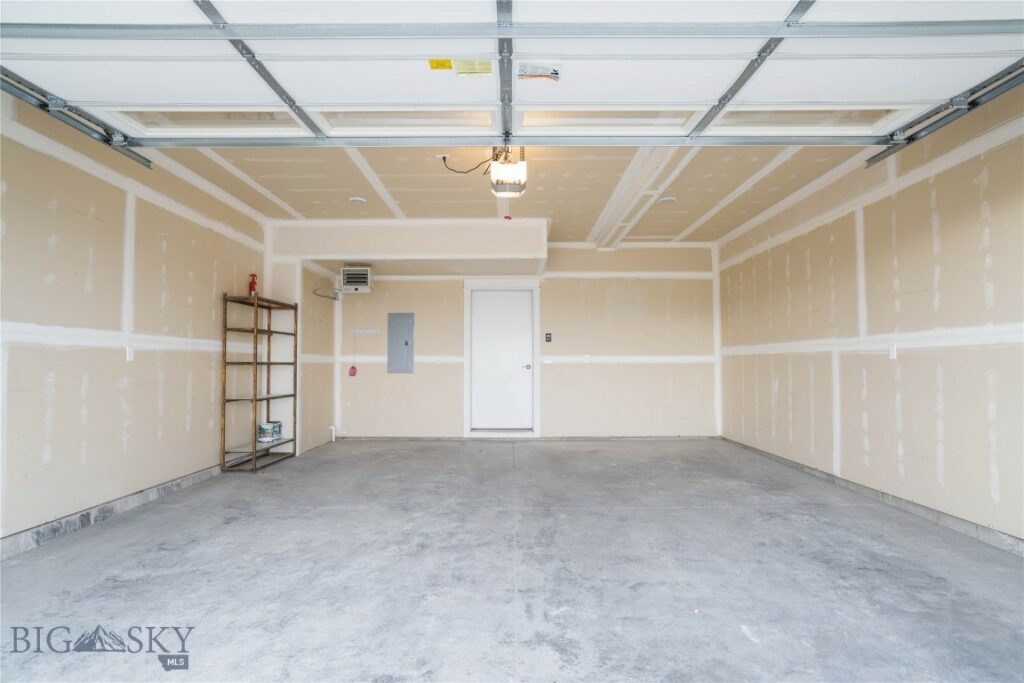 1403 Happy Lane, Belgrade MT 59714