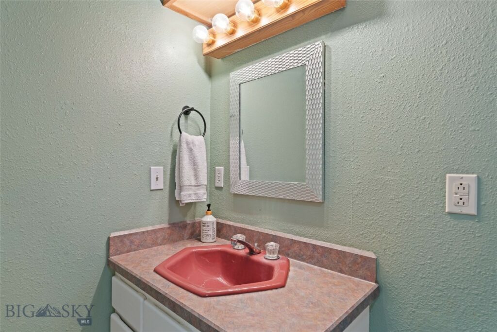 1406 Wineglass Lane, Livingston MT 59047