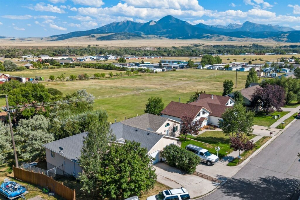 1406 Wineglass Lane, Livingston MT 59047