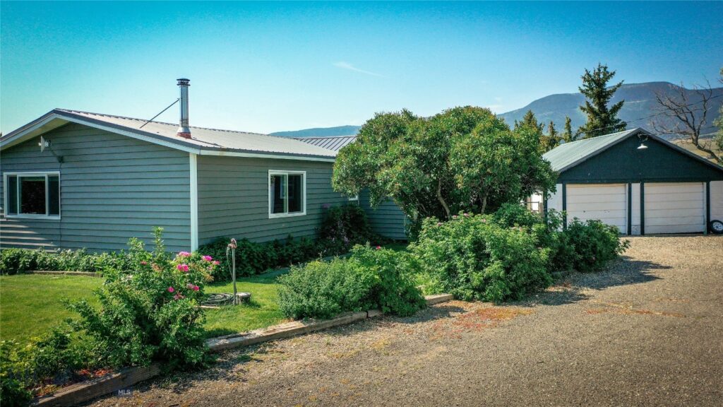 15 W End Road, Livingston MT 59047