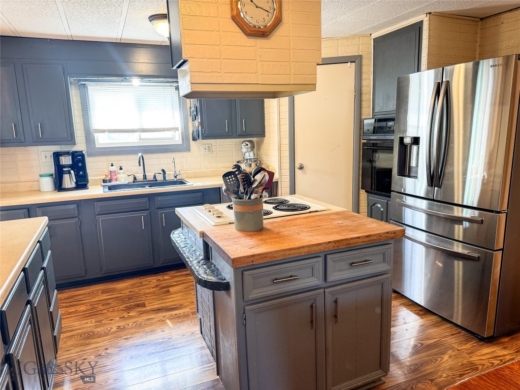15 W End Road, Livingston MT 59047