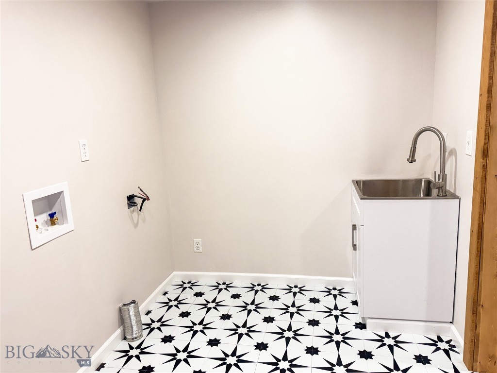 15 W End Road, Livingston MT 59047