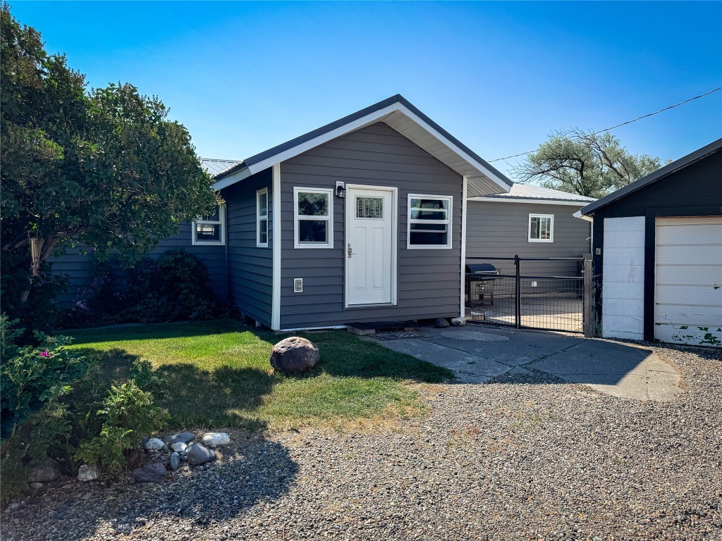 15 W End Road, Livingston MT 59047