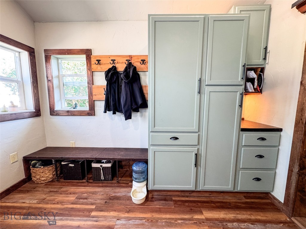 15 W End Road, Livingston MT 59047