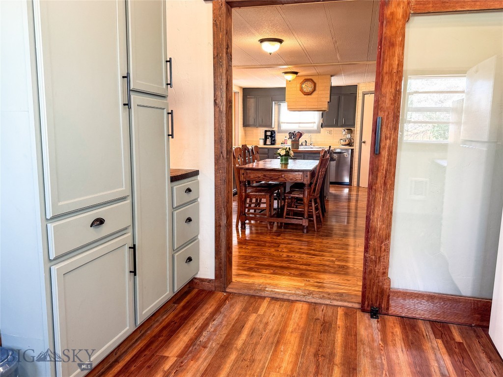 15 W End Road, Livingston MT 59047
