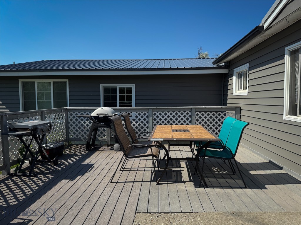 15 W End Road, Livingston MT 59047