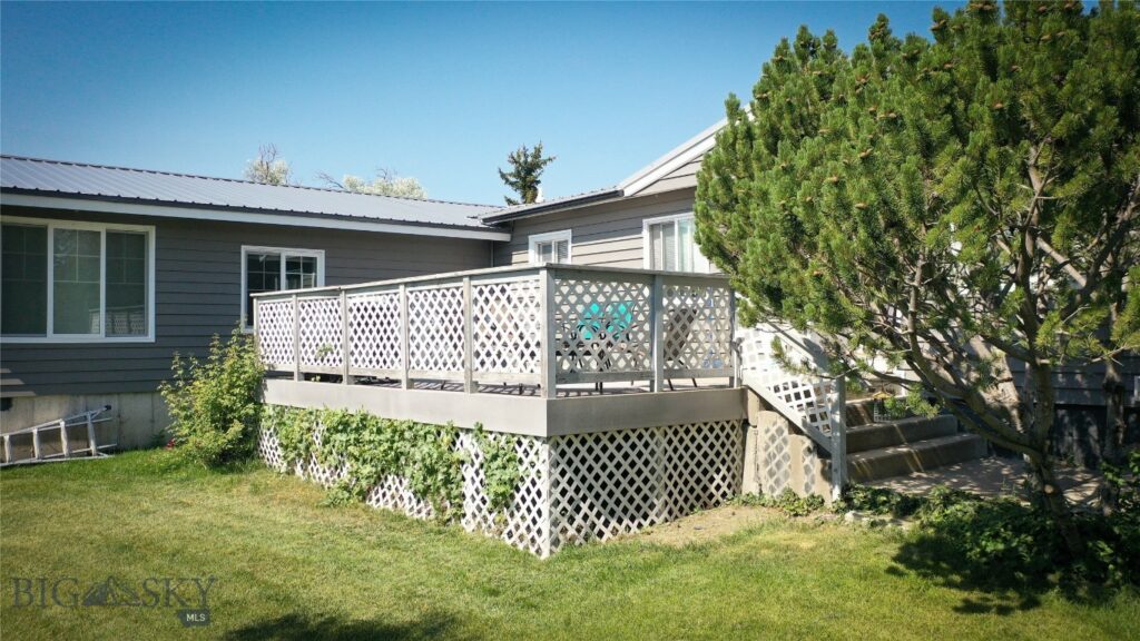 15 W End Road, Livingston MT 59047