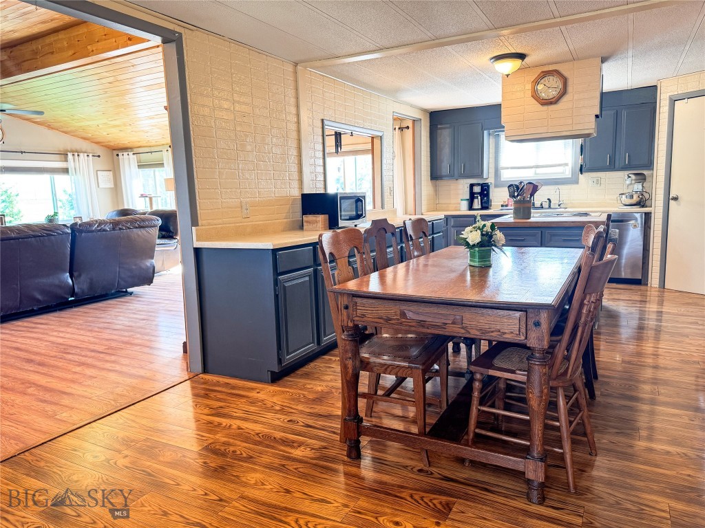 15 W End Road, Livingston MT 59047
