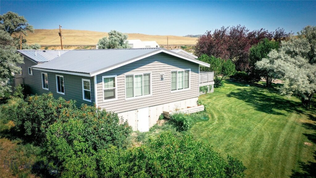 15 W End Road, Livingston MT 59047