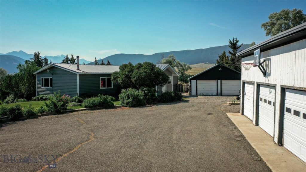 15 W End Road, Livingston MT 59047