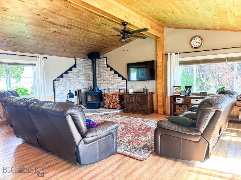 15 W End Road, Livingston MT 59047