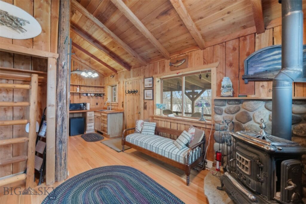 150 Old Clyde Park Road, Livingston MT 59047