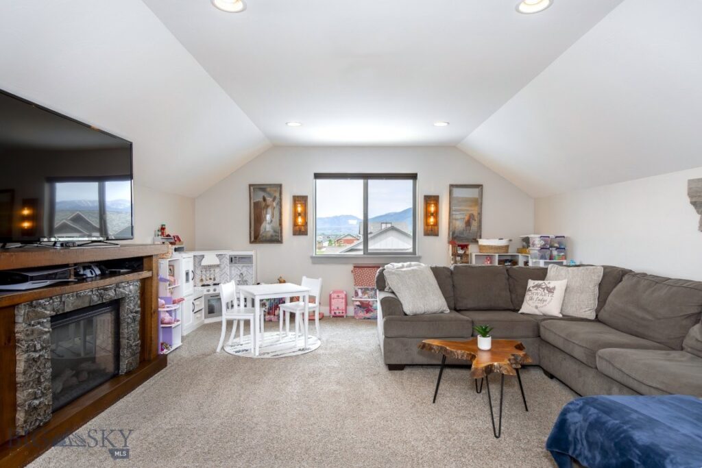 1511 Powers Boulevard, Belgrade MT 59714