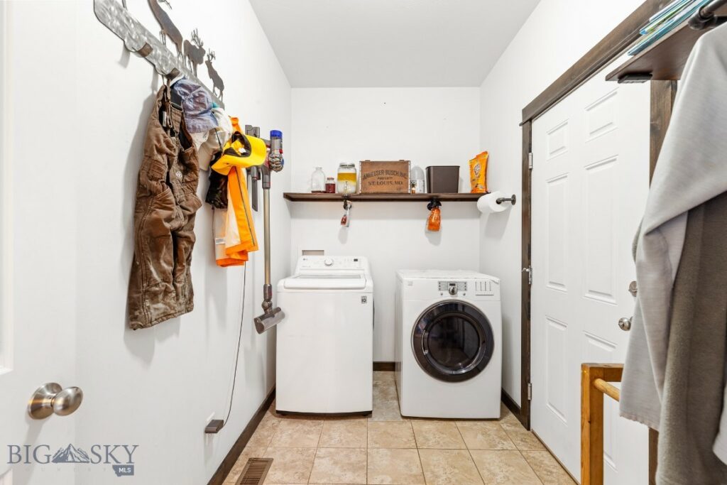 1538 Powers Boulevard, Belgrade MT 59714