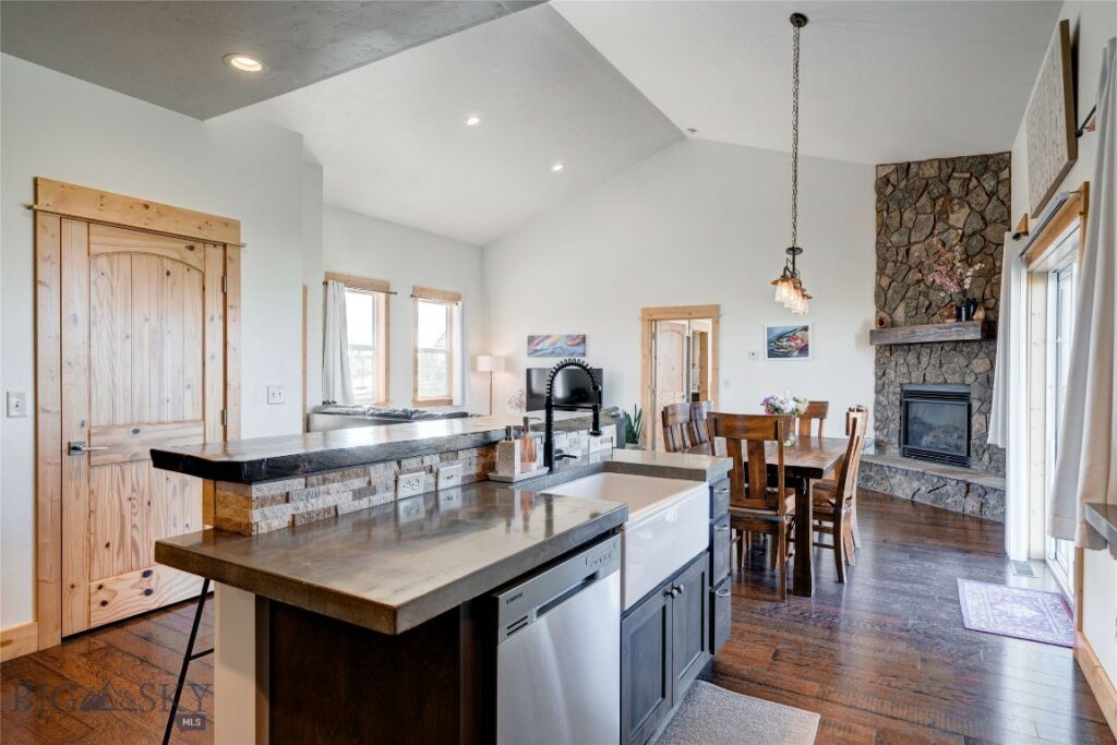 1543 Powers Boulevard, Belgrade MT 59714