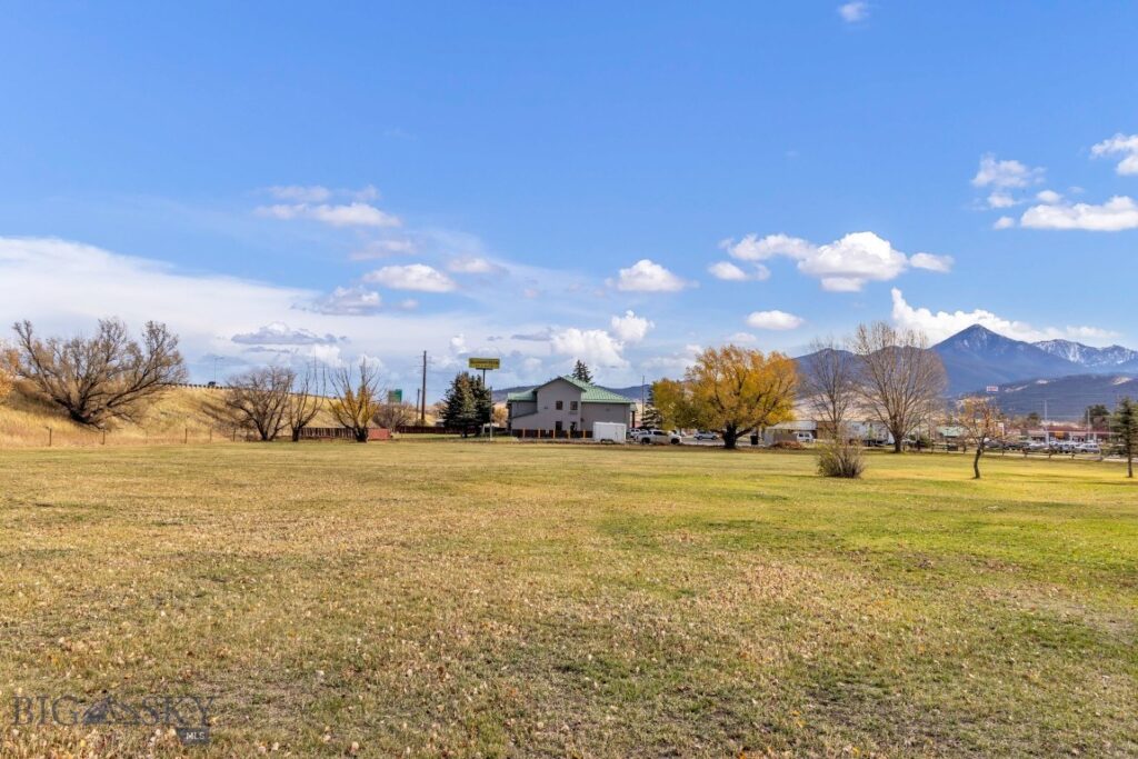 16 Loves Lane, Livingston MT 59047