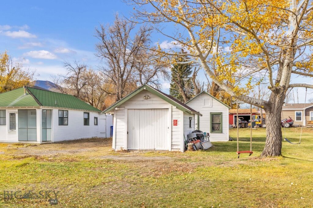 16 Loves Lane, Livingston MT 59047