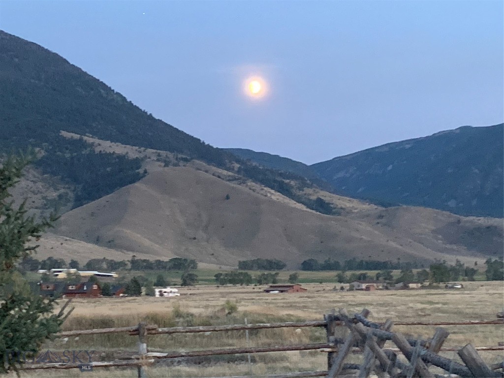 16 Wilson Road, Livingston MT 59047