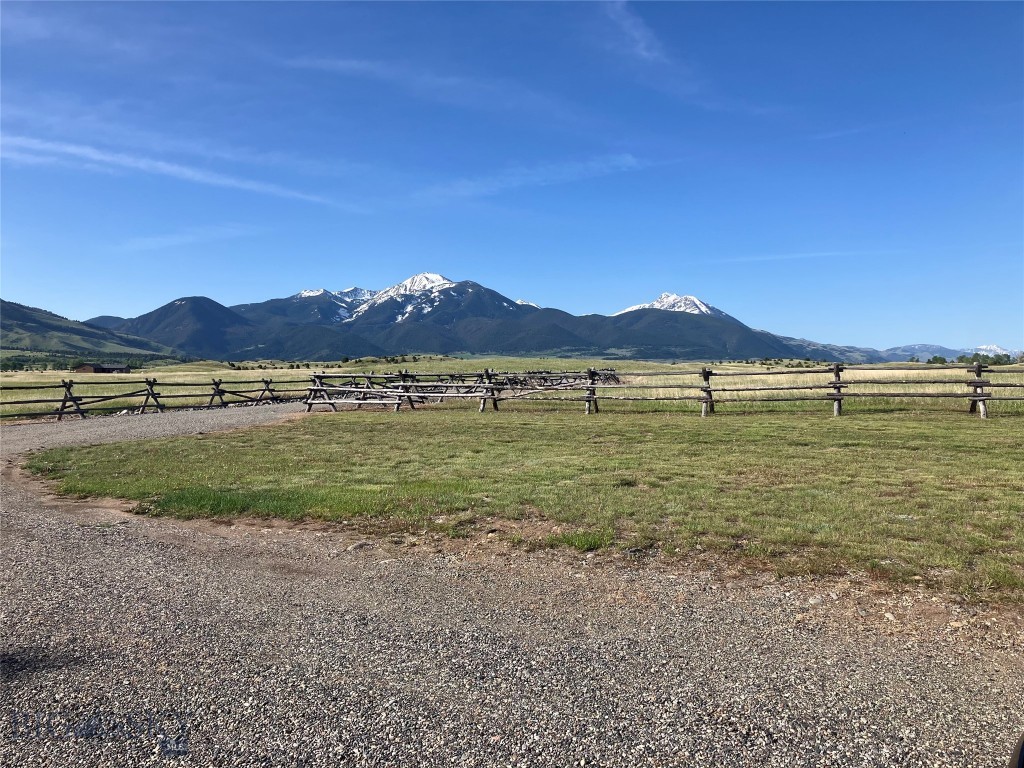 16 Wilson Road, Livingston MT 59047