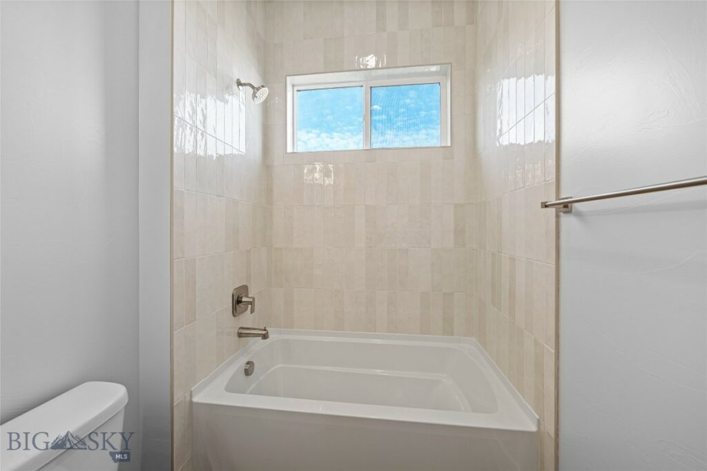 1602 Beeker Lane, Belgrade MT 59714