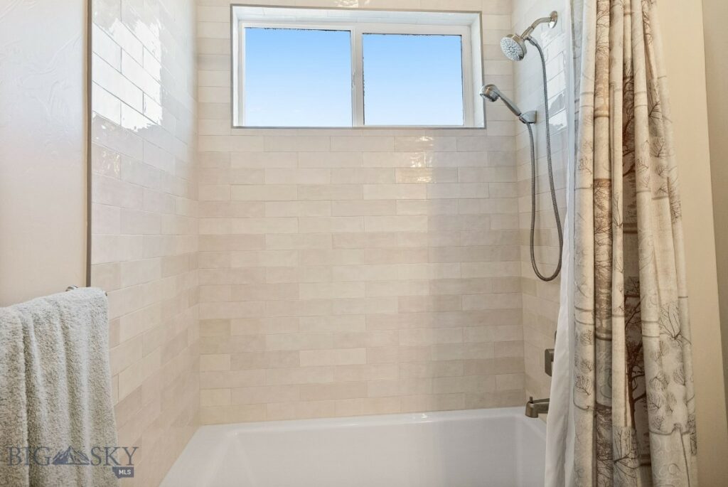 1604 Kit Carson Circle, Belgrade MT 59714