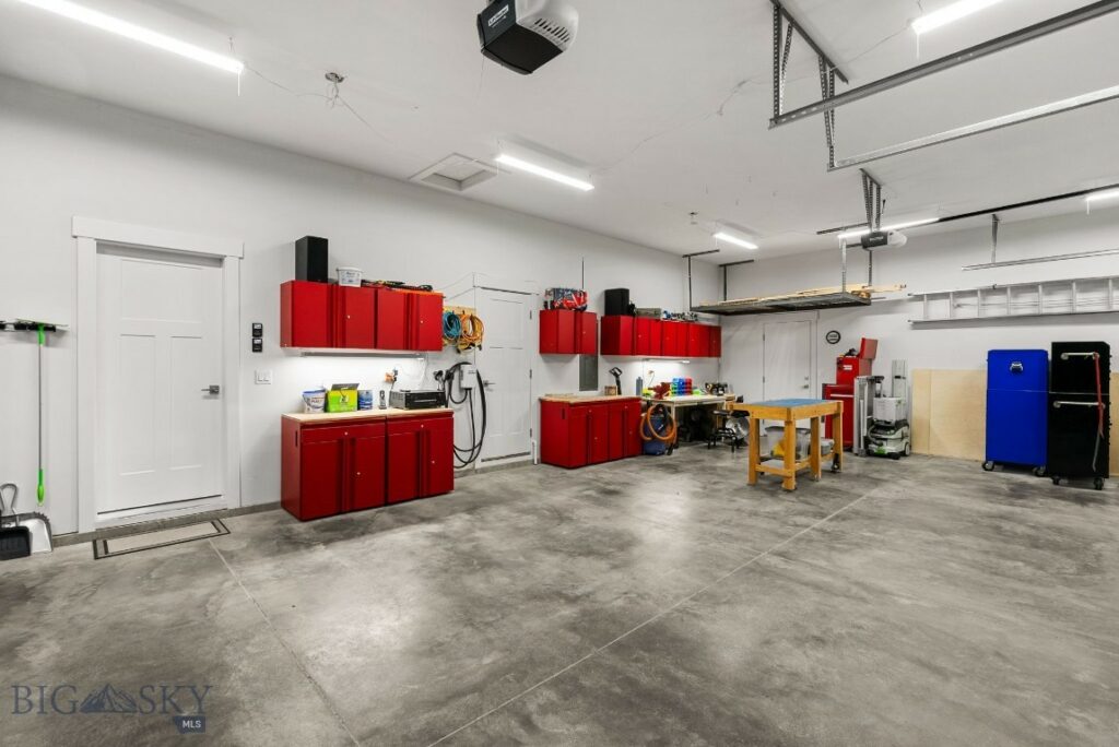 1604 Kit Carson Circle, Belgrade MT 59714