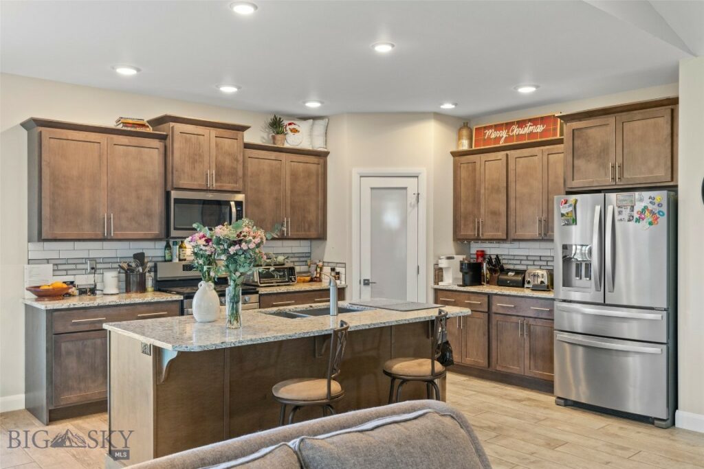 1711 Shelby Avenue, Belgrade MT 59714