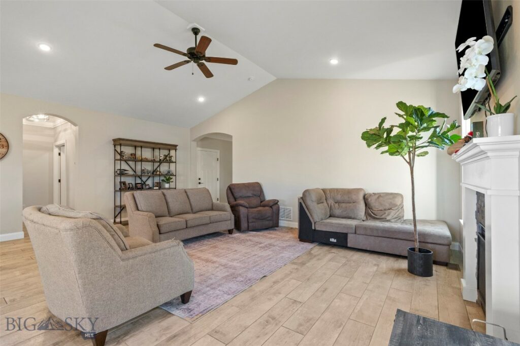 1711 Shelby Avenue, Belgrade MT 59714
